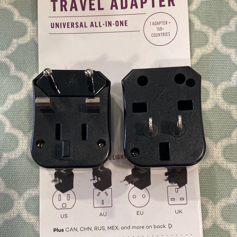 Cabeau Universal Travel Adapter - Picture 6 of 7